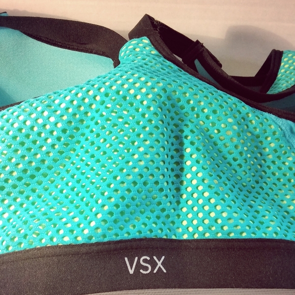 SOLD. NWT VICTORIA SECRET Knock Out Bra - Picture 2 of 5